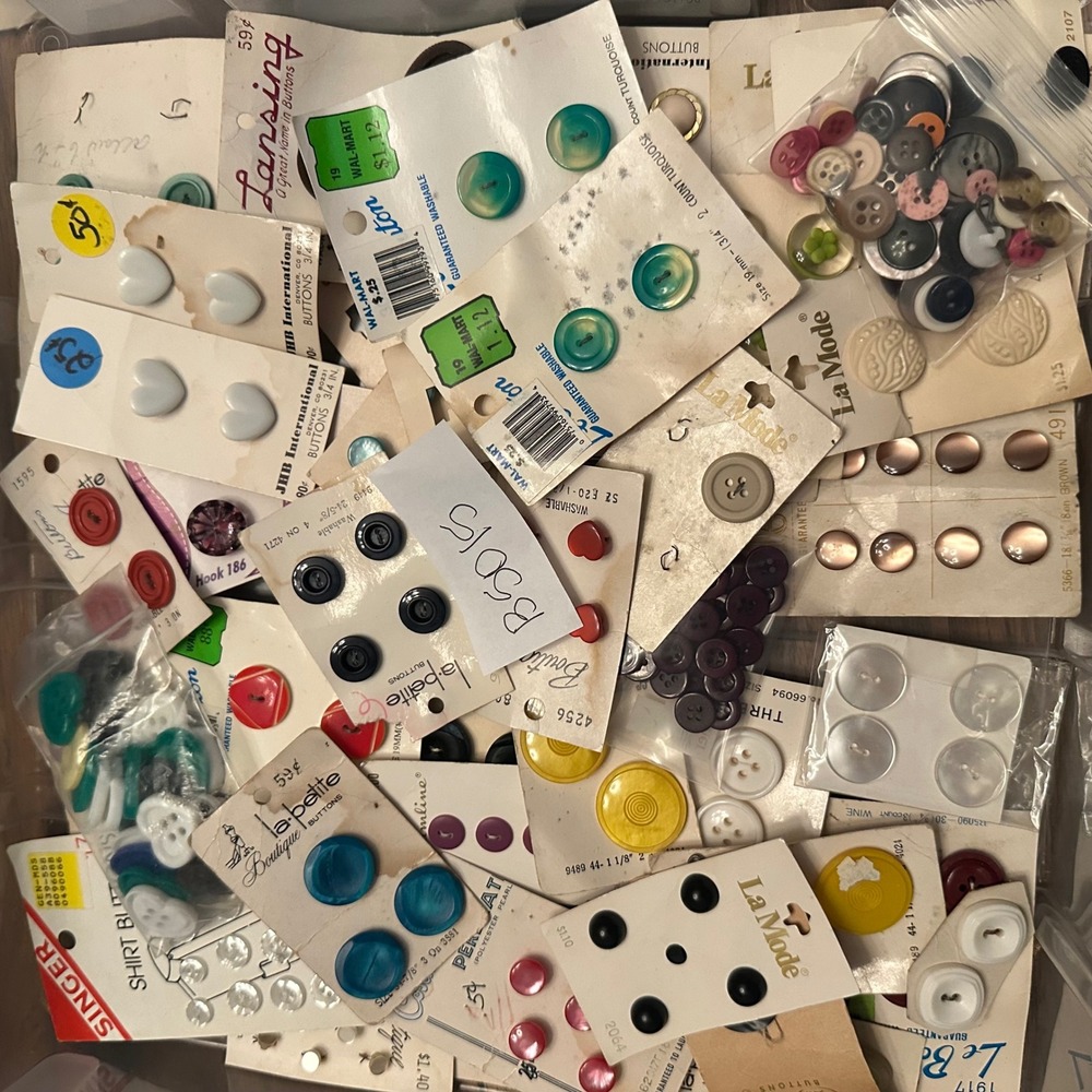 Vintage Button Lot 50+ Cards La Mode Lansing La Petite Heart Shapes Assorted